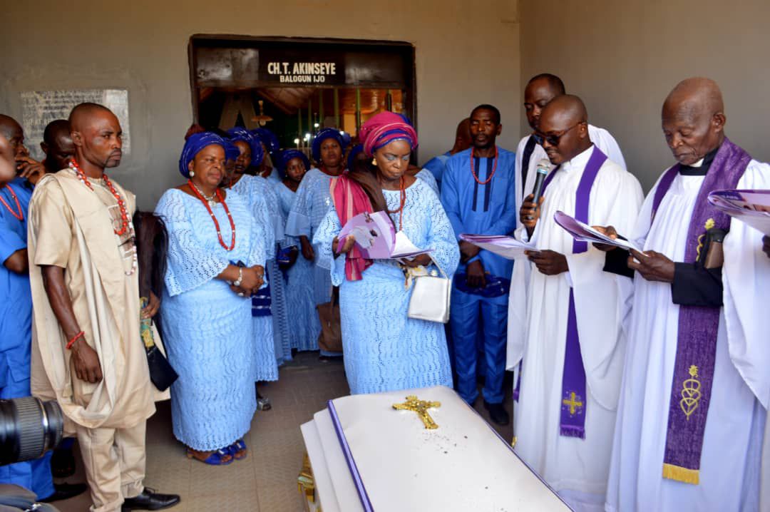 PHOTOS: HON AKINYELE BURIES MOTHER IN-LAW