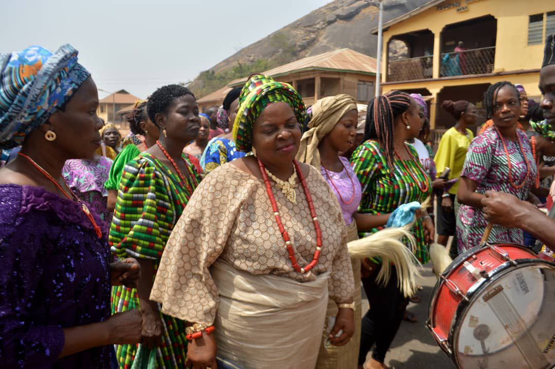 PHOTOS: HON AKINYELE BURIES MOTHER IN-LAW