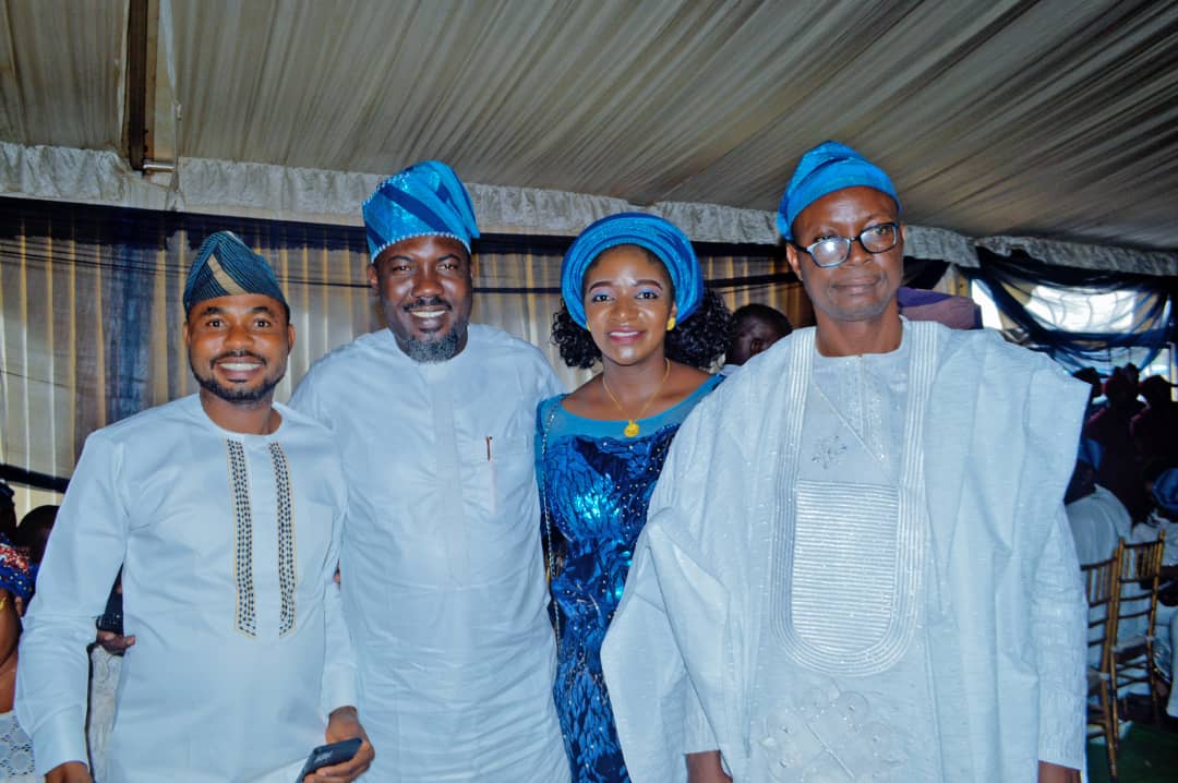 Photo: Mr Olawole V Makinde buries father and mother in a unique way