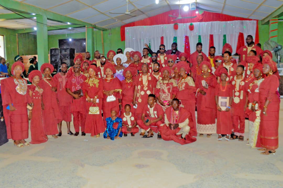 Photo: Mr Olawole V Makinde buries father and mother in a unique way