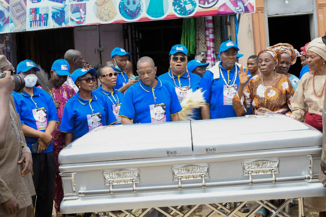 Photo News: Akinfeleye buries mum in Idanre