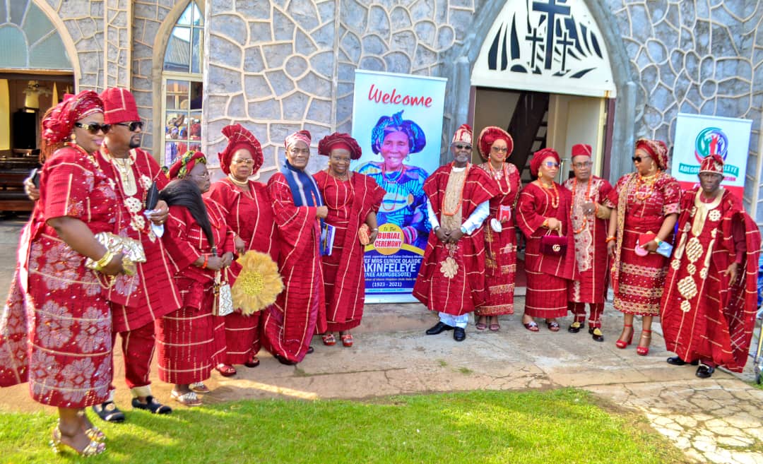 Photo News: Akinfeleye buries mum in Idanre