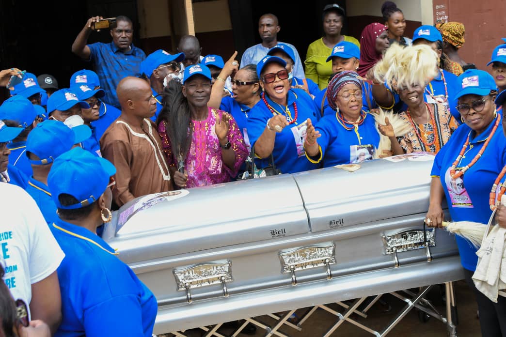 Photo News: Akinfeleye buries mum in Idanre