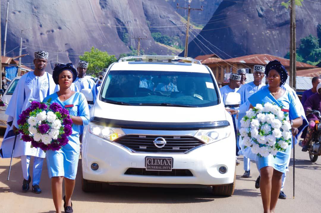 PHOTO NEWS: MADAM BERNICE EYEOLA AKINMOLADUN FINALLY LAID TO REST