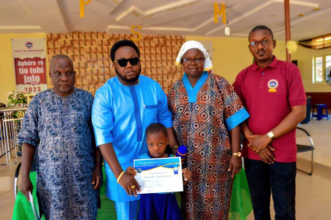 PHOTO NEWS: ENIOLA HOMEPLACE FOUNDATION OFFERS SCHOLARSHIPS TO SCHOOL PUPILS