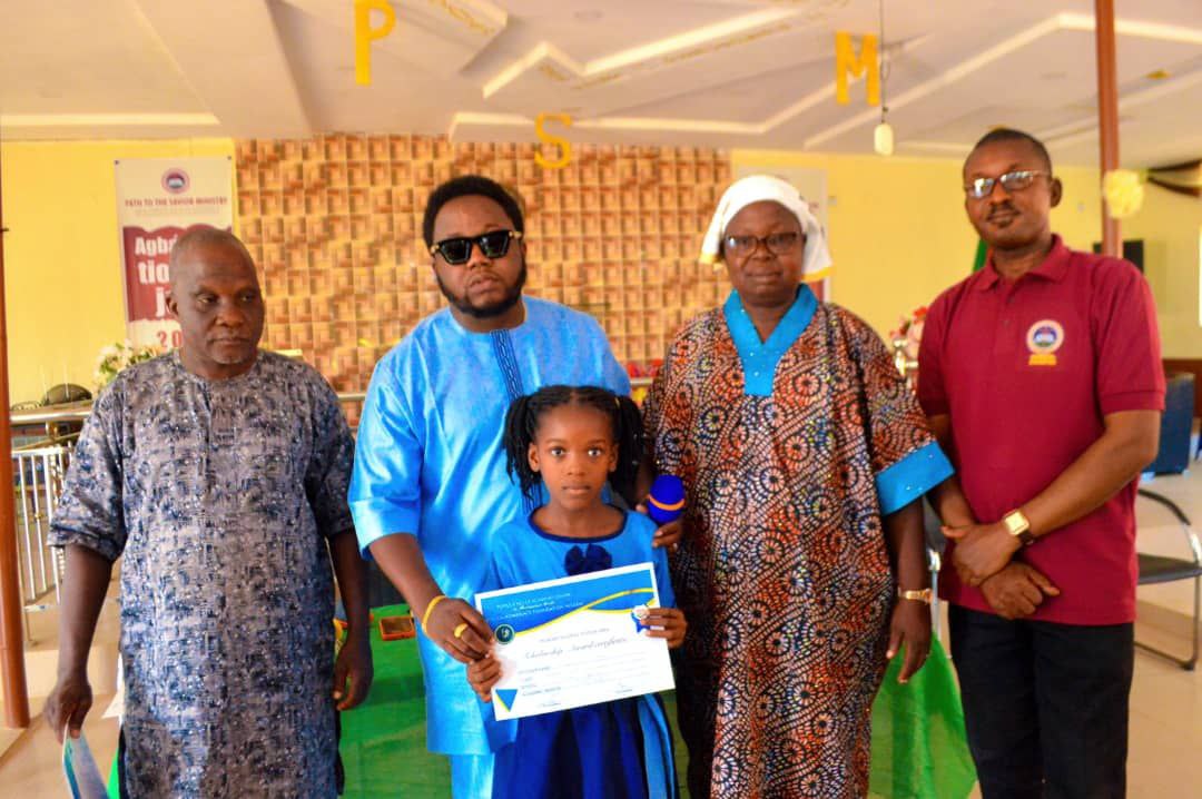 PHOTO NEWS: ENIOLA HOMEPLACE FOUNDATION OFFERS SCHOLARSHIPS TO SCHOOL PUPILS