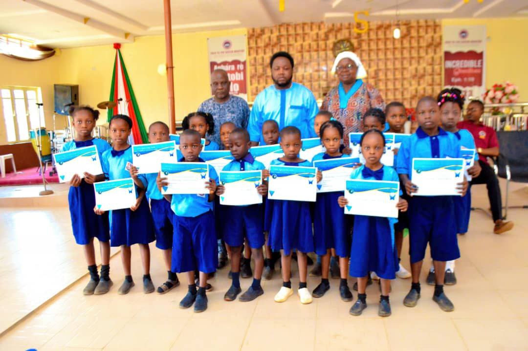 PHOTO NEWS: ENIOLA HOMEPLACE FOUNDATION OFFERS SCHOLARSHIPS TO SCHOOL PUPILS