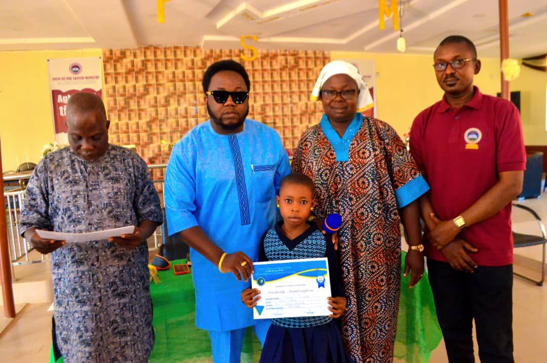 PHOTO NEWS: ENIOLA HOMEPLACE FOUNDATION OFFERS SCHOLARSHIPS TO SCHOOL PUPILS