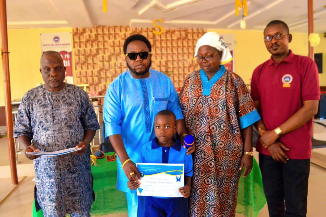 PHOTO NEWS: ENIOLA HOMEPLACE FOUNDATION OFFERS SCHOLARSHIPS TO SCHOOL PUPILS