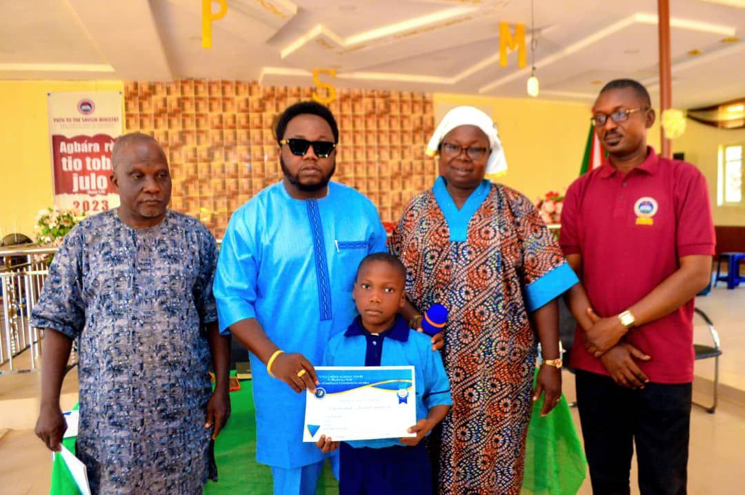 PHOTO NEWS: ENIOLA HOMEPLACE FOUNDATION OFFERS SCHOLARSHIPS TO SCHOOL PUPILS