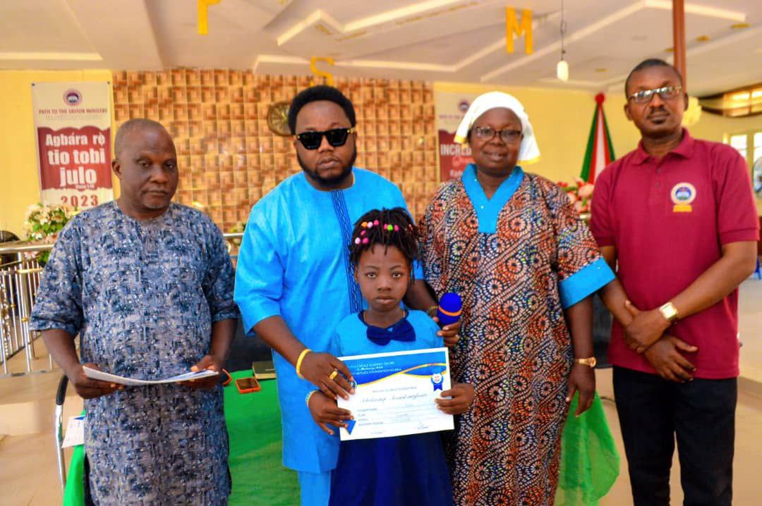 PHOTO NEWS: ENIOLA HOMEPLACE FOUNDATION OFFERS SCHOLARSHIPS TO SCHOOL PUPILS