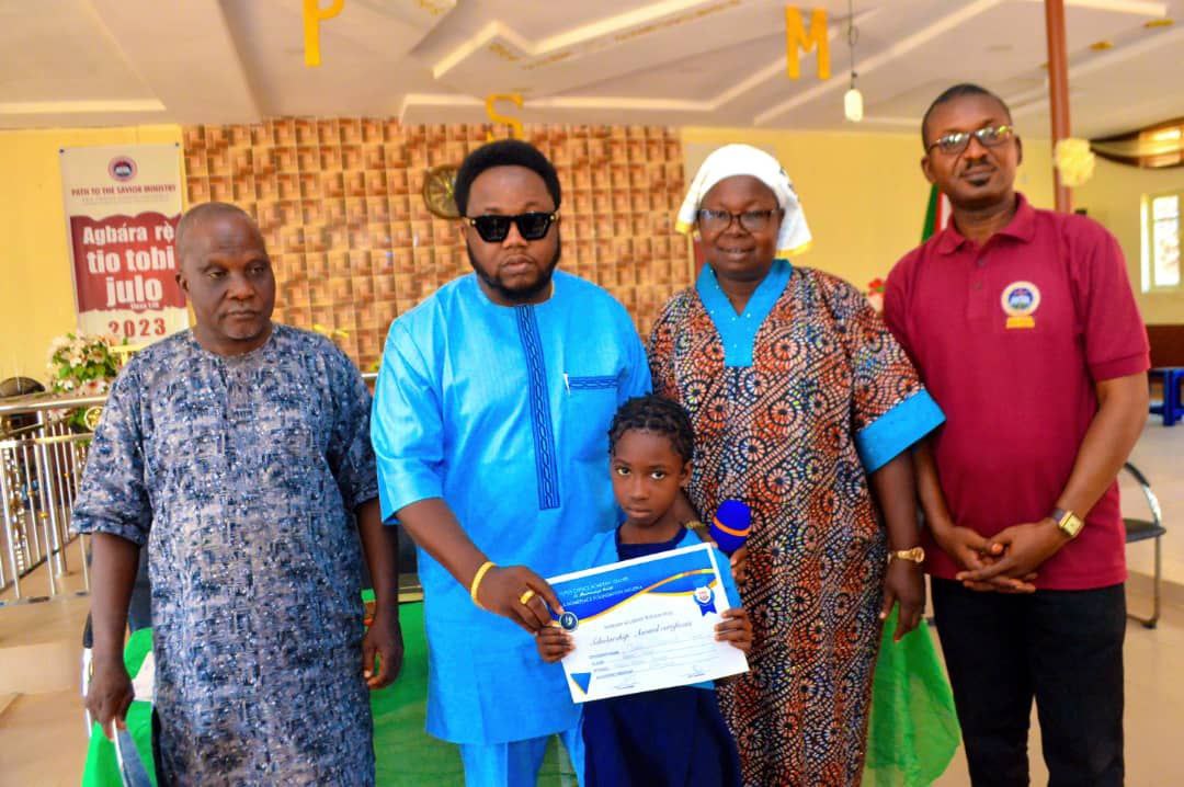 PHOTO NEWS: ENIOLA HOMEPLACE FOUNDATION OFFERS SCHOLARSHIPS TO SCHOOL PUPILS