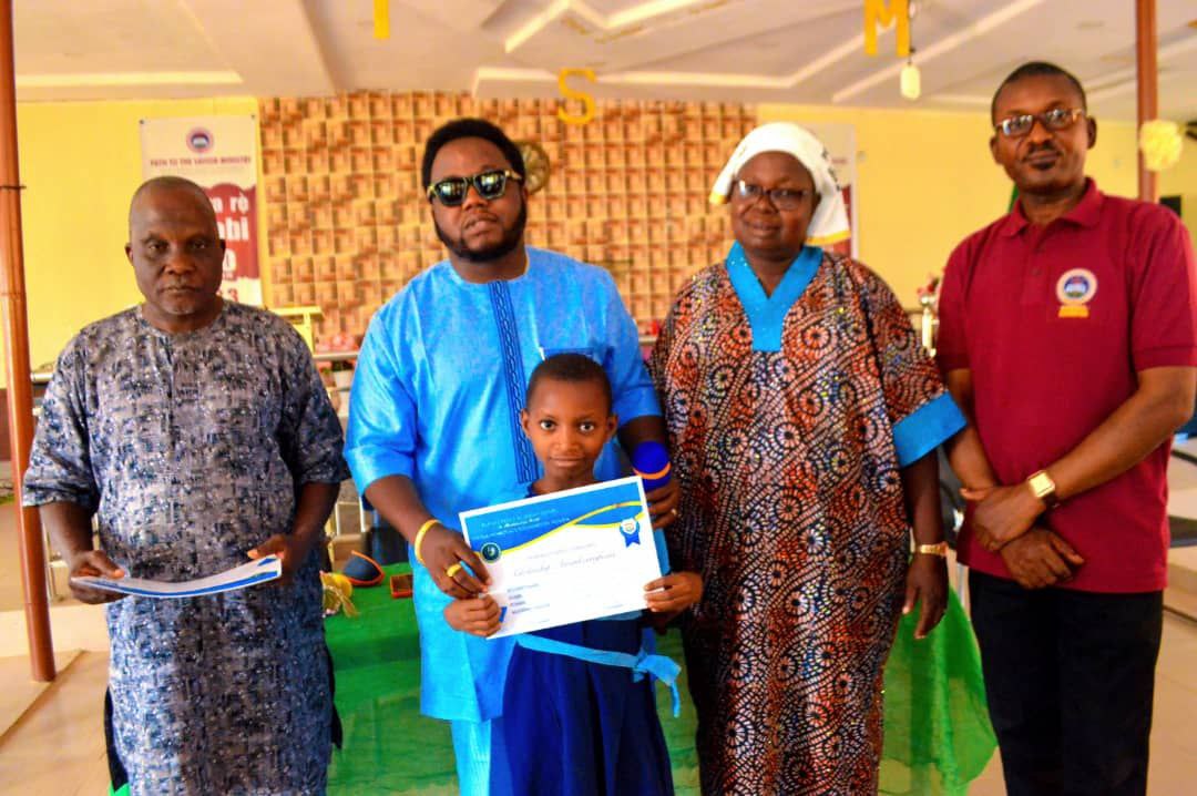 PHOTO NEWS: ENIOLA HOMEPLACE FOUNDATION OFFERS SCHOLARSHIPS TO SCHOOL PUPILS