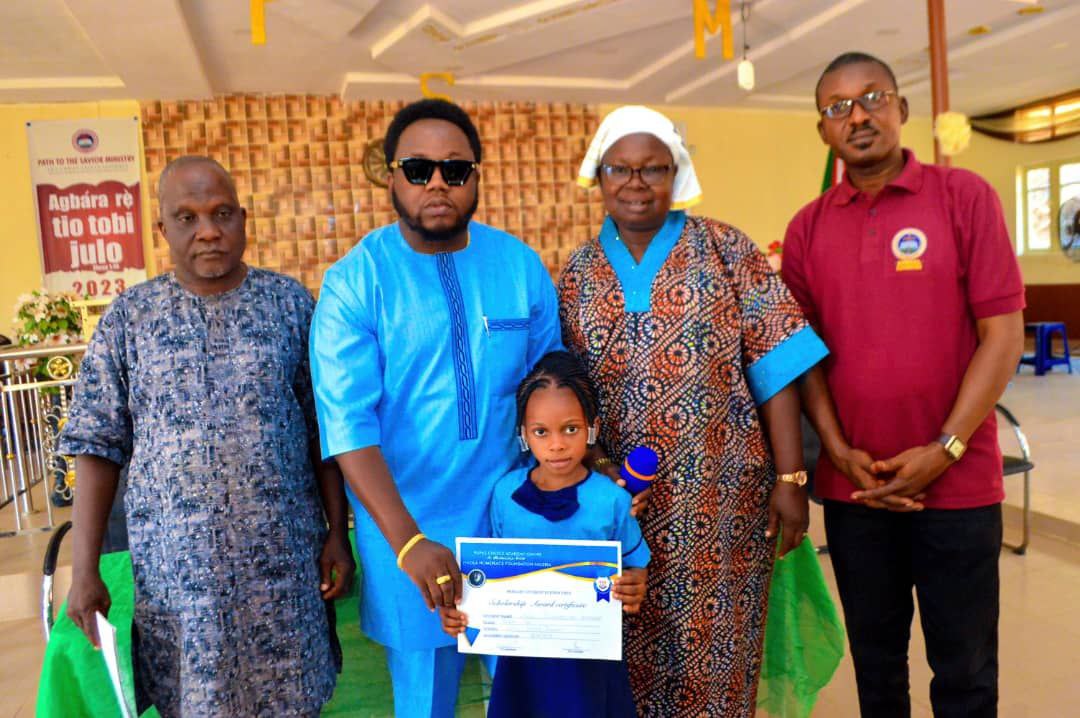 PHOTO NEWS: ENIOLA HOMEPLACE FOUNDATION OFFERS SCHOLARSHIPS TO SCHOOL PUPILS