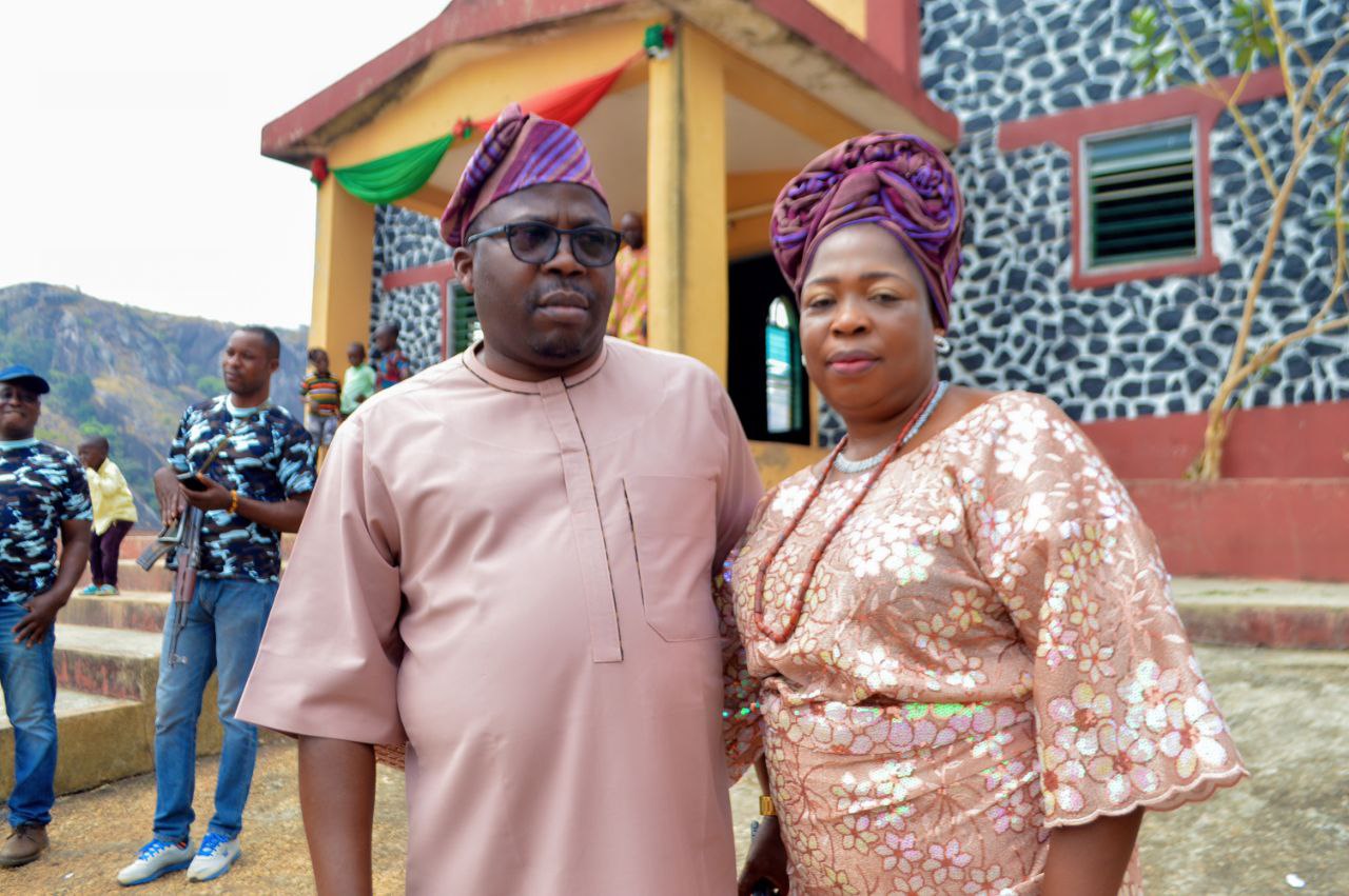 Photo News: OMOYOKUN OLOWOKANDE BURIES LATE MUM 72 HOURS AFTER DEMISE ……as cleric, children extols her virtues