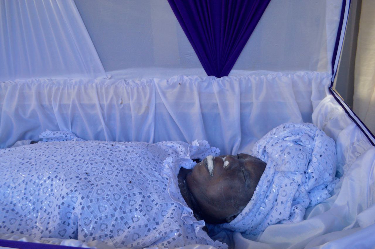 Photo News: OMOYOKUN OLOWOKANDE BURIES LATE MUM 72 HOURS AFTER DEMISE ……as cleric, children extols her virtues