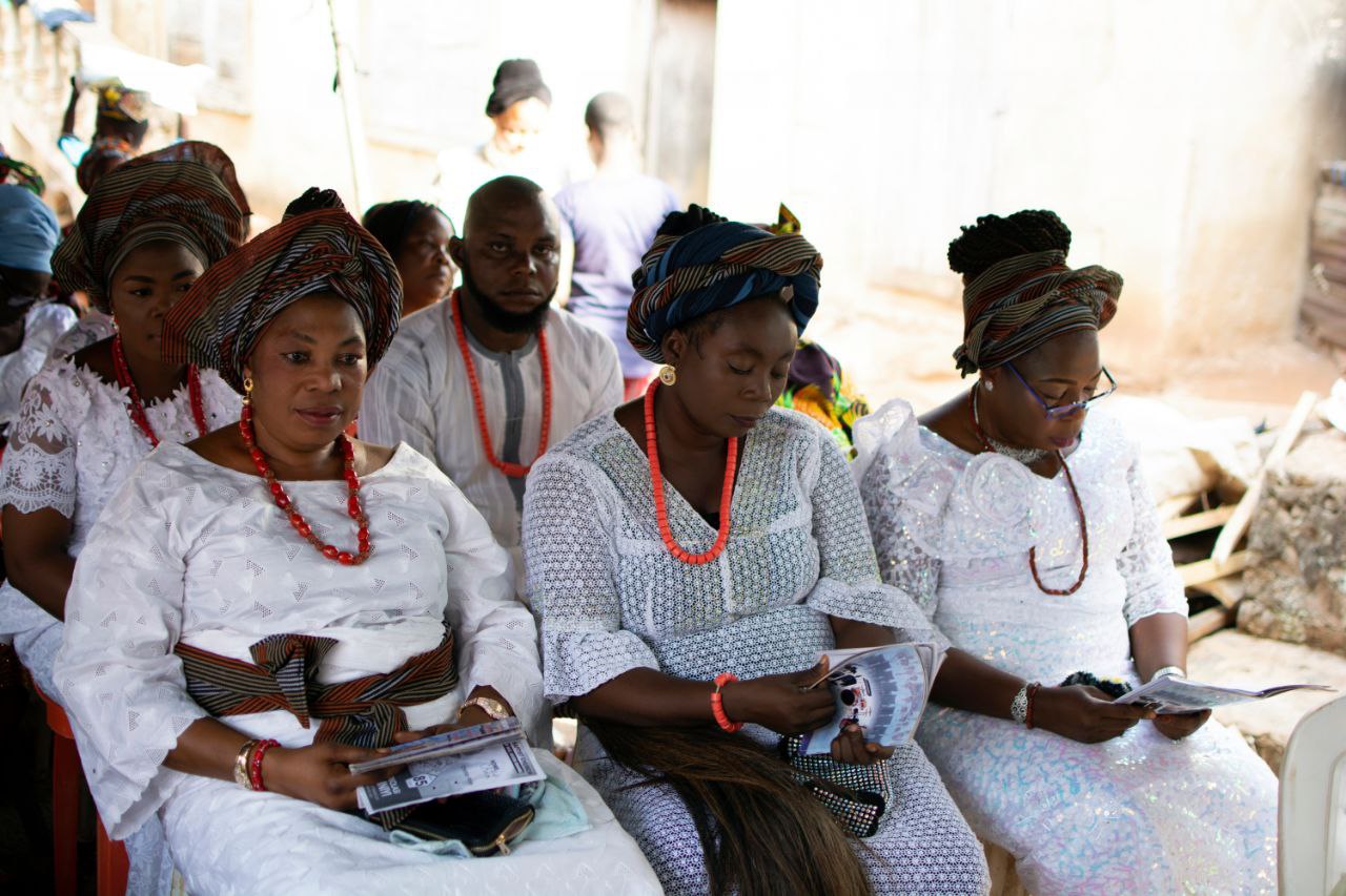 Photo News: OMOYOKUN OLOWOKANDE BURIES LATE MUM 72 HOURS AFTER DEMISE ……as cleric, children extols her virtues