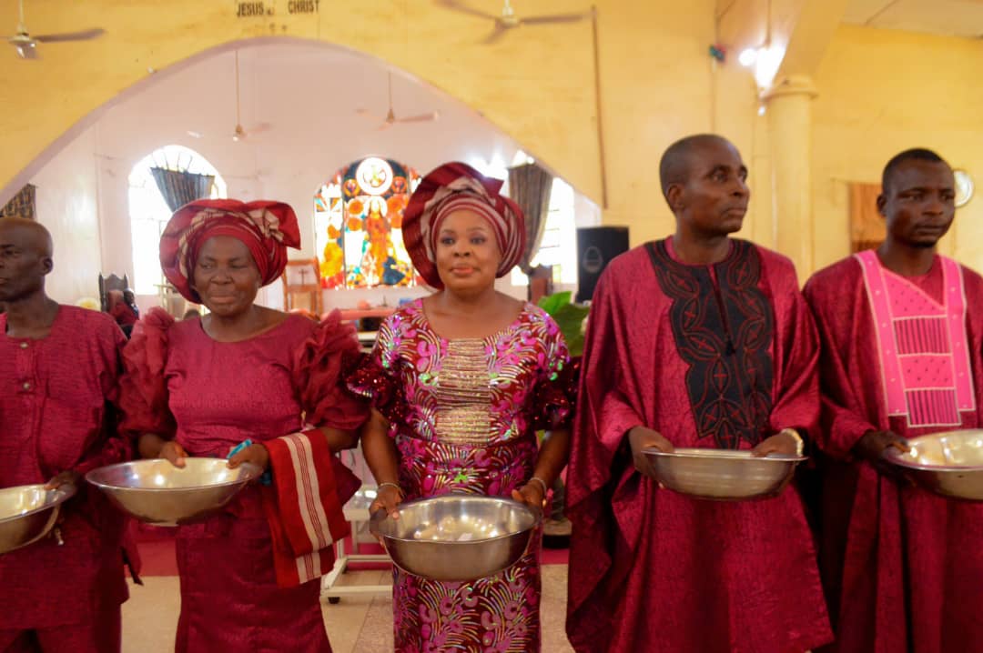 PHOTO NEWS: CHIEF JOHNSON OGUNDOJU BURIED IN IDANRE, AS CHILDREN, FAMILIES MOURN