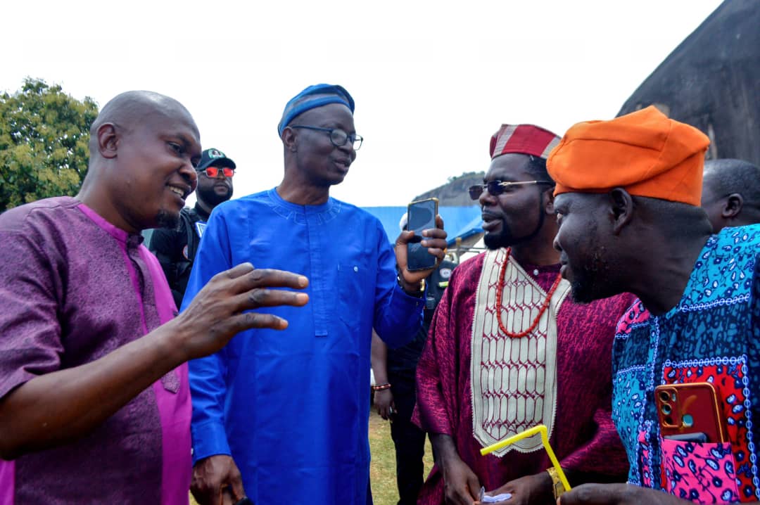 PHOTO NEWS: CHIEF JOHNSON OGUNDOJU BURIED IN IDANRE, AS CHILDREN, FAMILIES MOURN