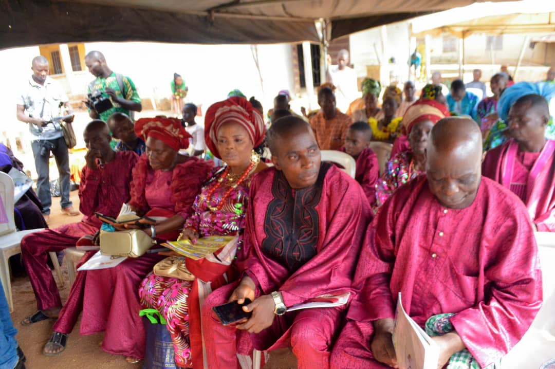 PHOTO NEWS: CHIEF JOHNSON OGUNDOJU BURIED IN IDANRE, AS CHILDREN, FAMILIES MOURN