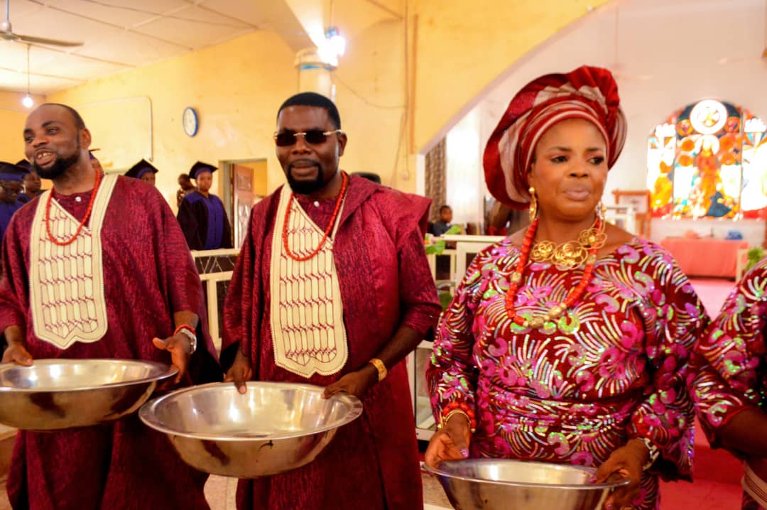 PHOTO NEWS: CHIEF JOHNSON OGUNDOJU BURIED IN IDANRE, AS CHILDREN, FAMILIES MOURN