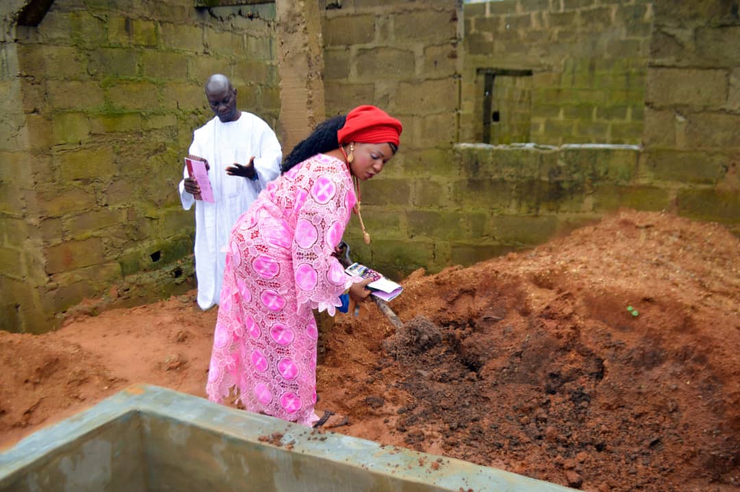 Photo News: MRS BEATRICE FOLASADE AKINMOLADUN GOES HOME FINALLY