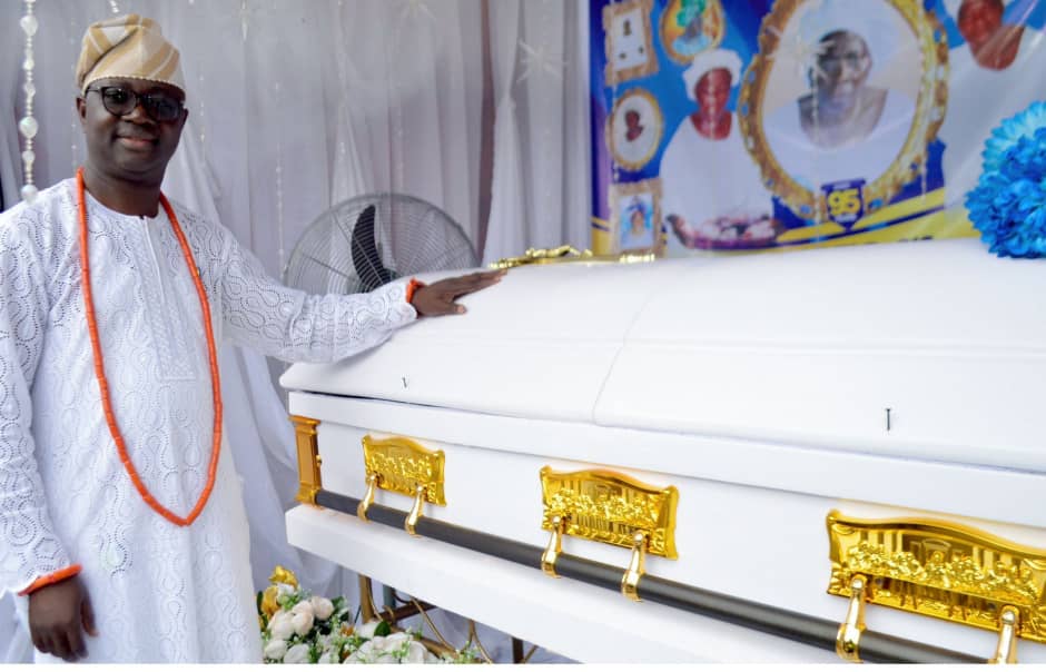 Photo News: LATE MRS PHEBIAN OLORUNWOMIYE AKINULI FINALLY RESTS