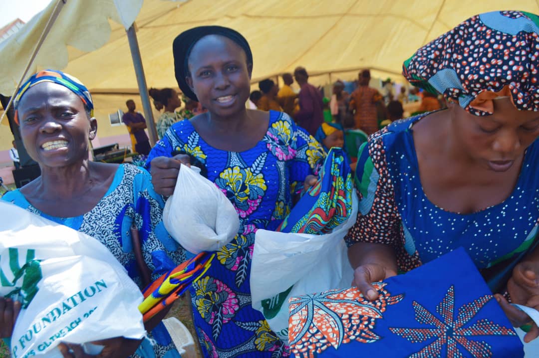 ENIOLA HOMEPLACE FOUNDATION FEEDS WIDOWS, GIVES SCHOLARSHIP TO SCHOOL PUPILS, PLANS FREE TUITION AND HEALTHCARE