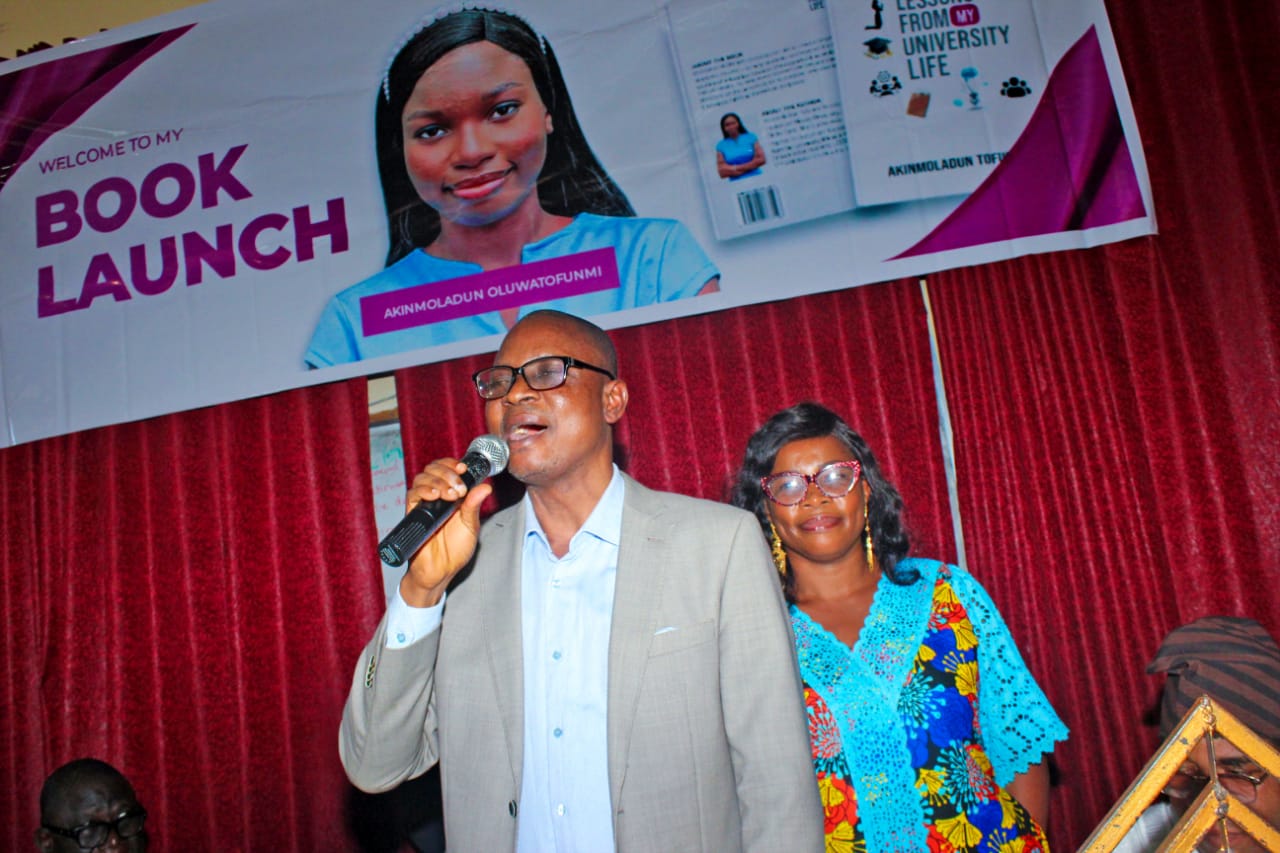 PHOTO NEWS:OLUWATOFUNMI AKINMOLADUN LAUNCHES BOOK, BECOMES FIRST UNDERGRADUATE AUTHOR IN ELIZADE UNIVERSITY HISTORY